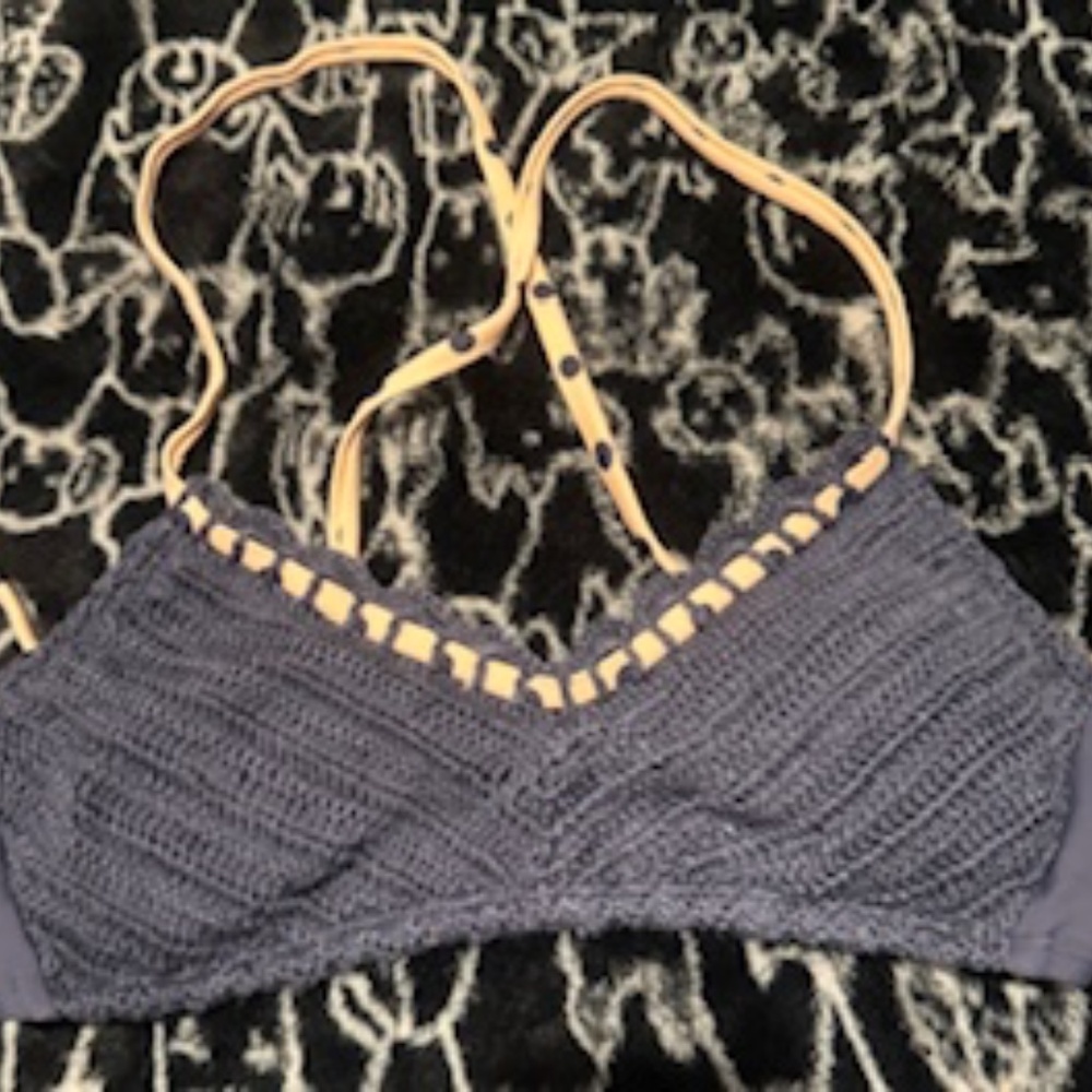 xhilaration bikini top in blue w/ pink, medium